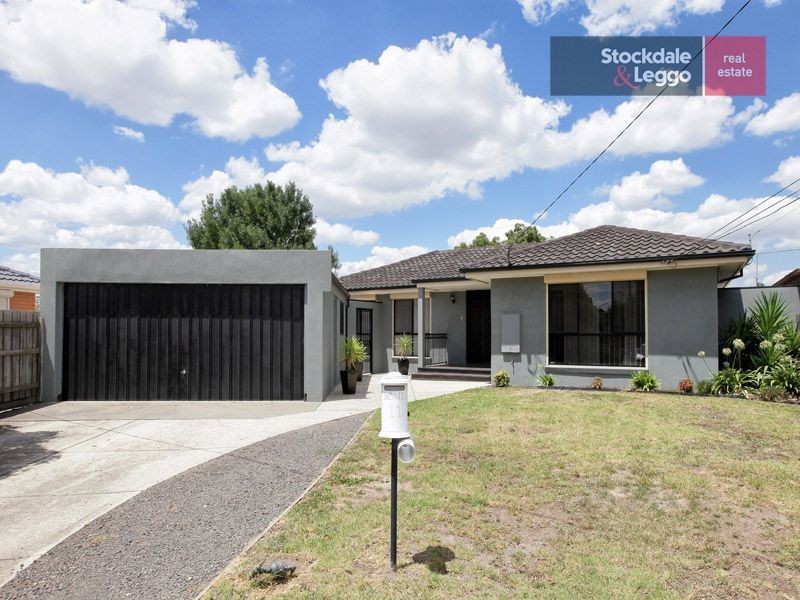 11 Barclay Close, Gladstone Park VIC 3043