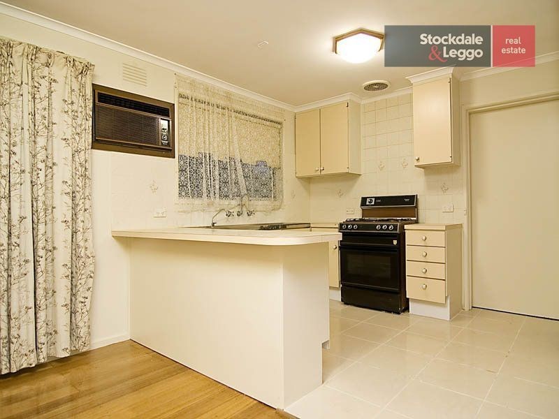 32 Snaefell Cres, Gladstone Park VIC 3043
