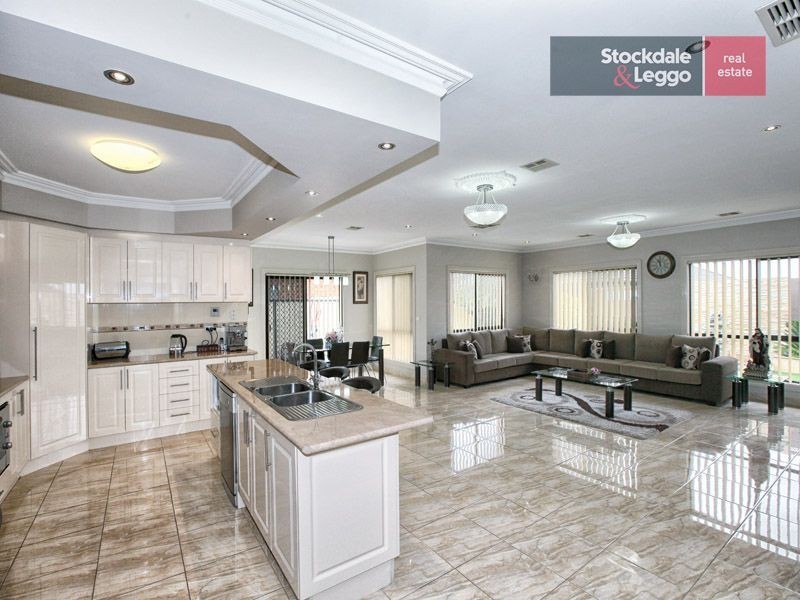 9 Peartree Court, Roxburgh Park VIC 3064