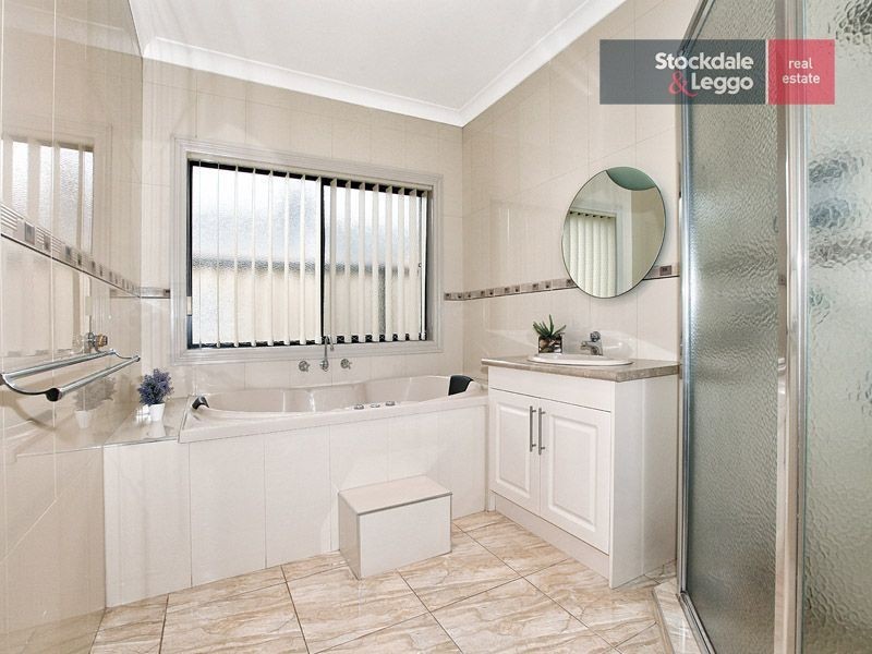 9 Peartree Court, Roxburgh Park VIC 3064