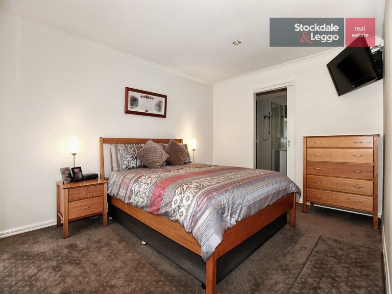 47 Lenoak Street, Gladstone Park VIC 3043