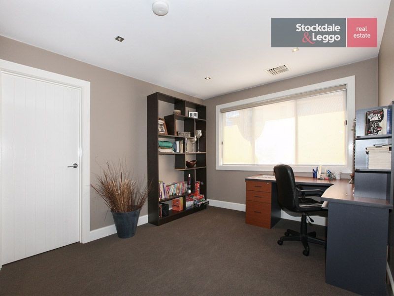 2 Adelie Court, Roxburgh Park VIC 3064