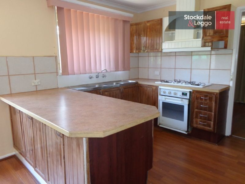 29 Henley Dr, Gladstone Park VIC 3043