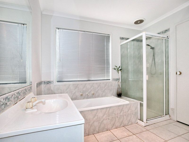 5 Nile Court, Roxburgh Park VIC 3064