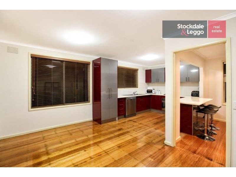 5 Milton Place, Gladstone Park VIC 3043