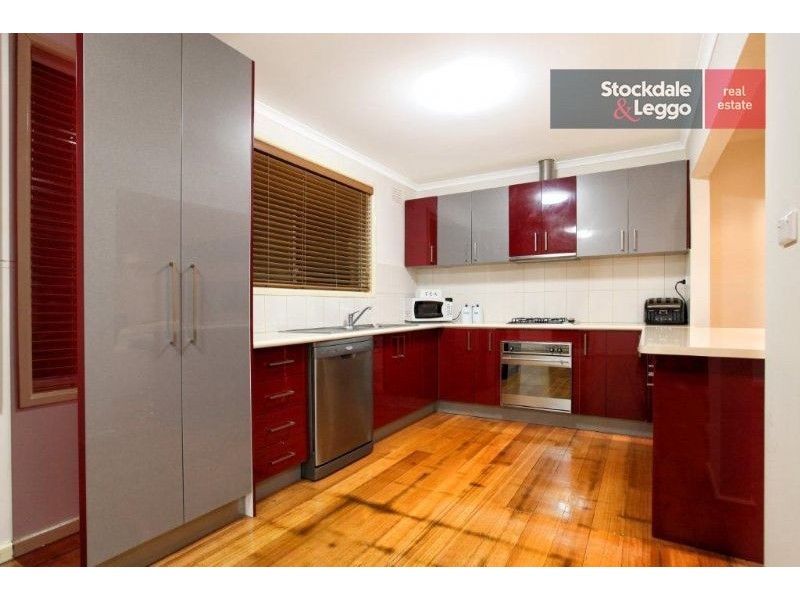 5 Milton Place, Gladstone Park VIC 3043