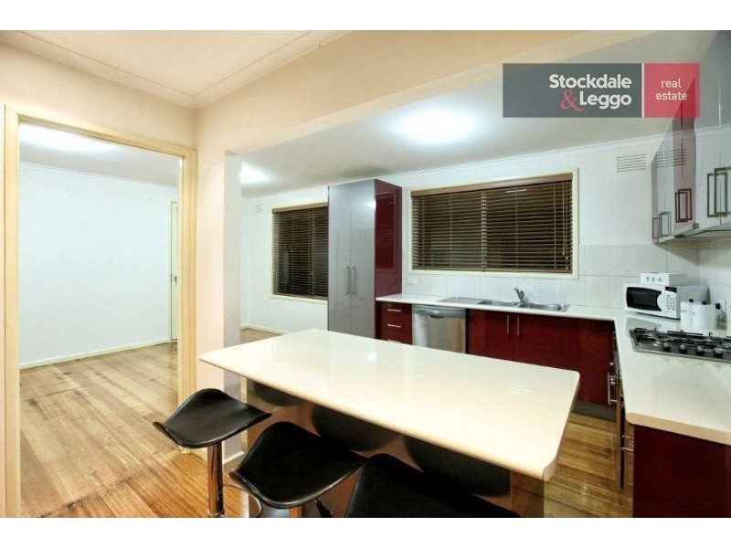 5 Milton Place, Gladstone Park VIC 3043