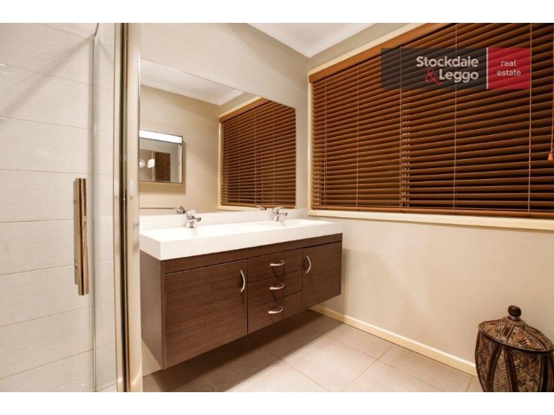 5 Milton Place, Gladstone Park VIC 3043