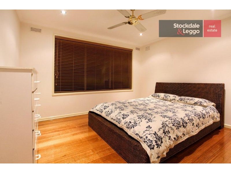 5 Milton Place, Gladstone Park VIC 3043