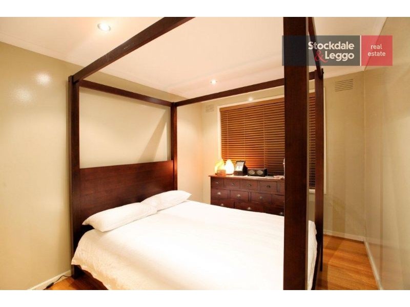 5 Milton Place, Gladstone Park VIC 3043