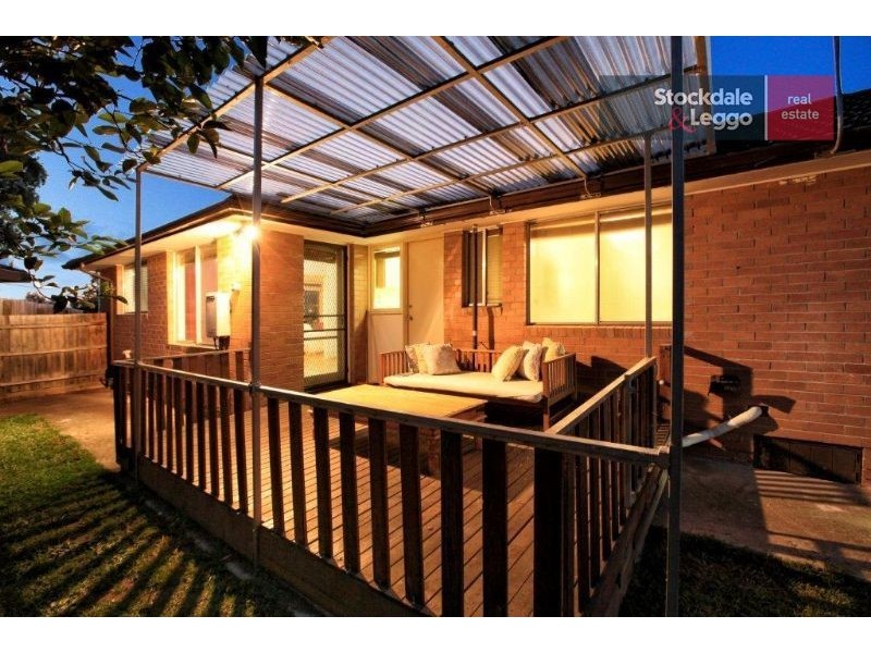 5 Milton Place, Gladstone Park VIC 3043