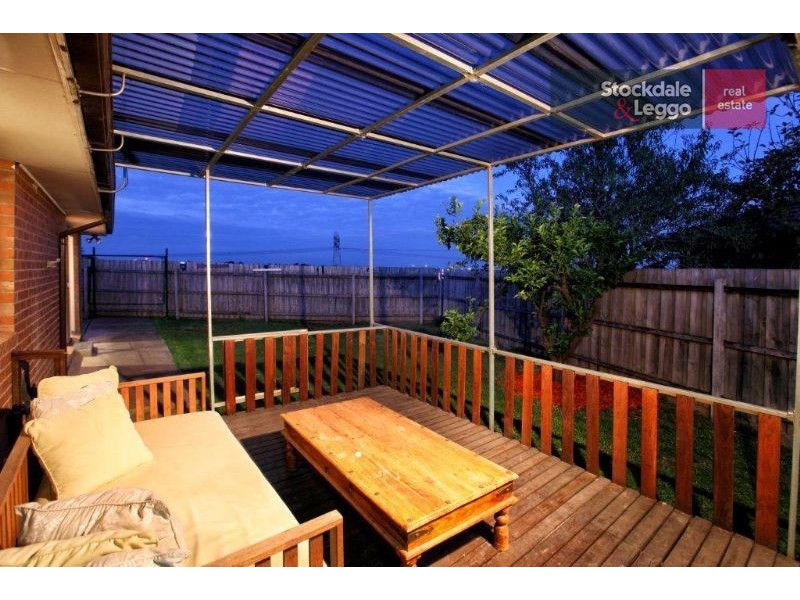 5 Milton Place, Gladstone Park VIC 3043