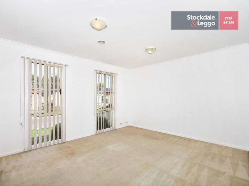 4 Corona Place, Roxburgh Park VIC 3064