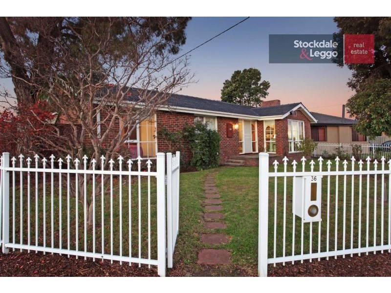 36 Aylesbury Cres, Gladstone Park VIC 3043