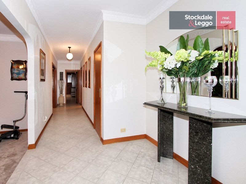 19 Simmington Circuit, Greenvale VIC 3059