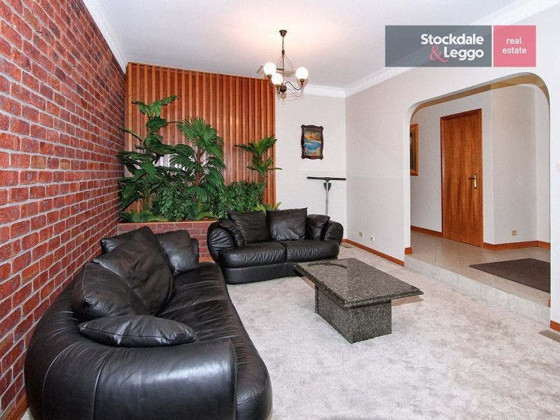 19 Simmington Circuit, Greenvale VIC 3059