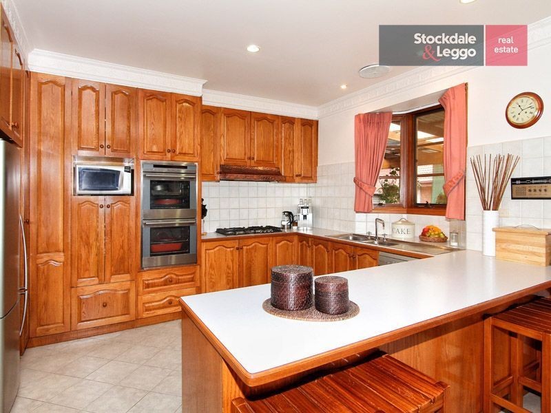 19 Simmington Circuit, Greenvale VIC 3059