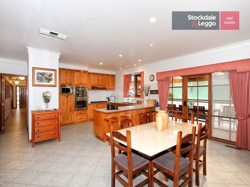 19 Simmington Circuit, Greenvale VIC 3059