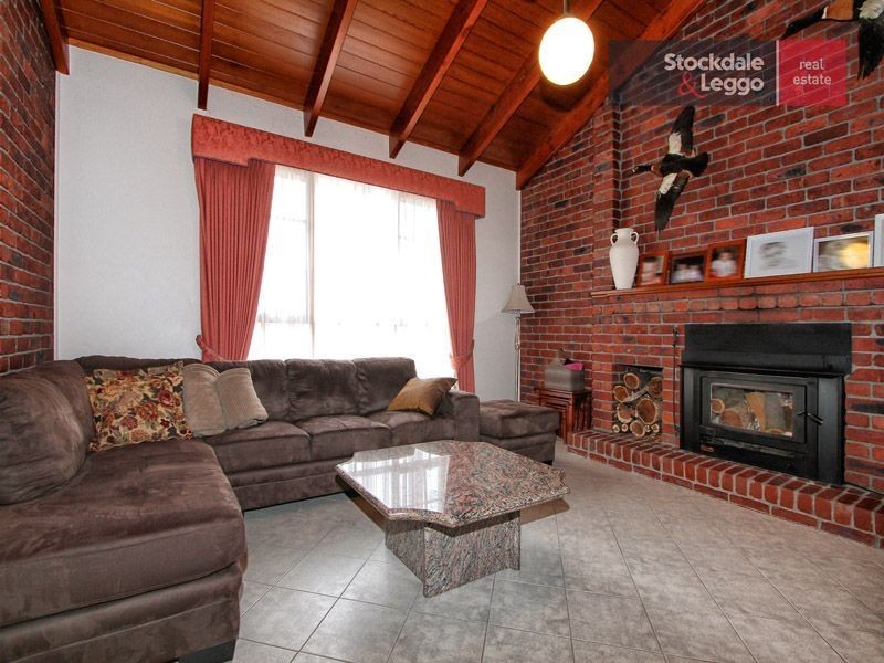 19 Simmington Circuit, Greenvale VIC 3059
