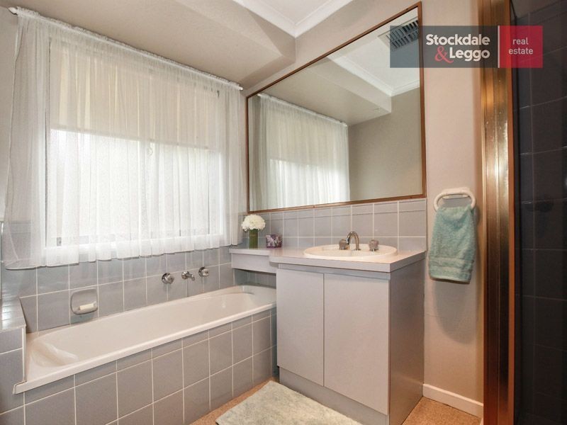 2 Maxwell Court, Attwood VIC 3049