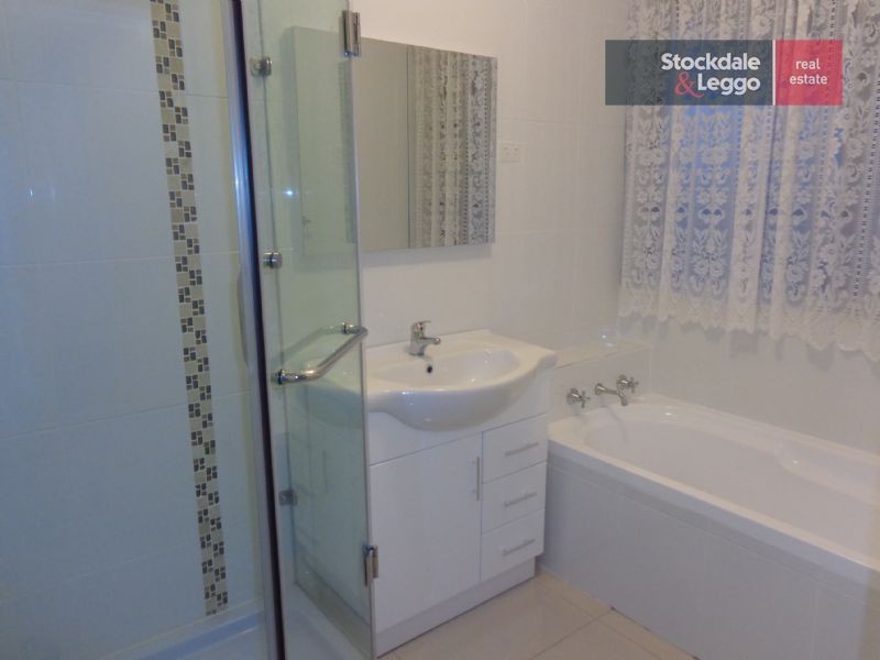 32 Snaefell, Gladstone Park VIC 3043