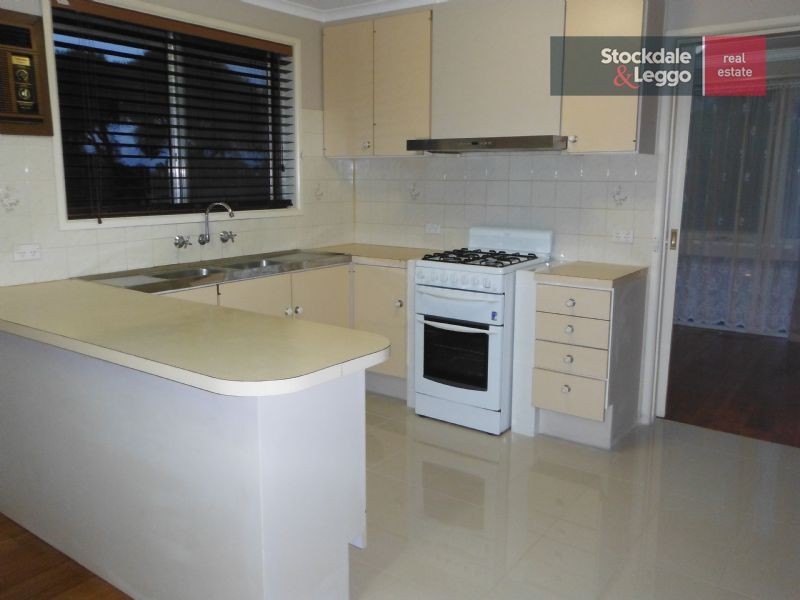 32 Snaefell, Gladstone Park VIC 3043