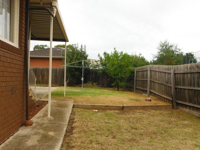 32 Snaefell, Gladstone Park VIC 3043