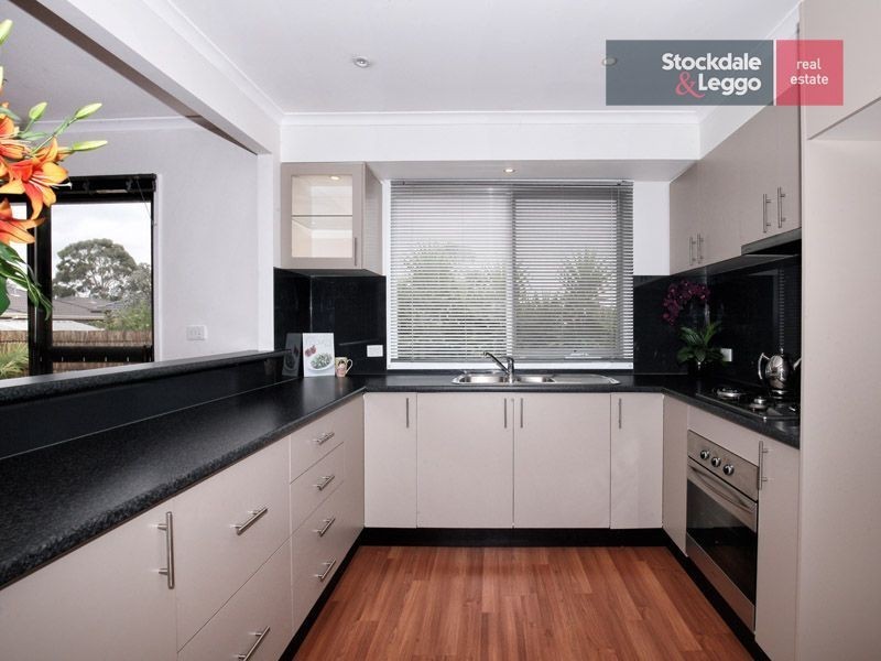 2/33 Waratah Avenue, Tullamarine VIC 3043