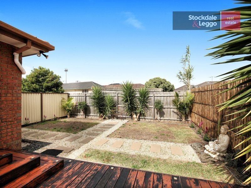 2/33 Waratah Avenue, Tullamarine VIC 3043