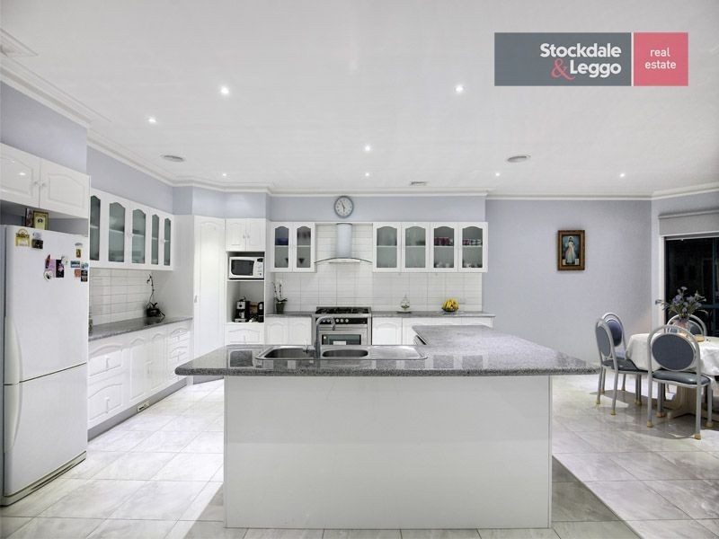 35 Sugar Gum Drive, Hillside VIC 3037