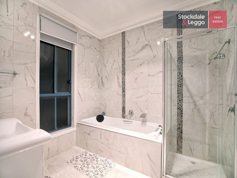 35 Sugar Gum Drive, Hillside VIC 3037