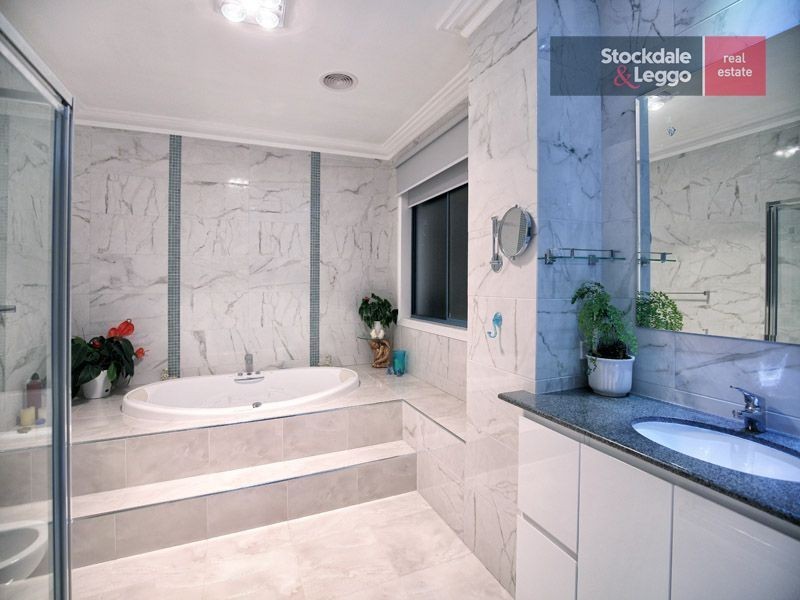 35 Sugar Gum Drive, Hillside VIC 3037