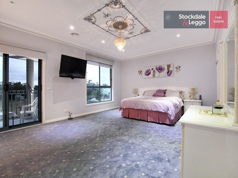 35 Sugar Gum Drive, Hillside VIC 3037