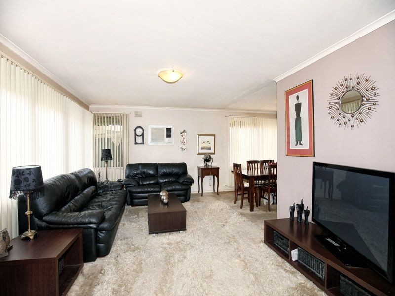 9 Costain Court, Gladstone Park VIC 3043