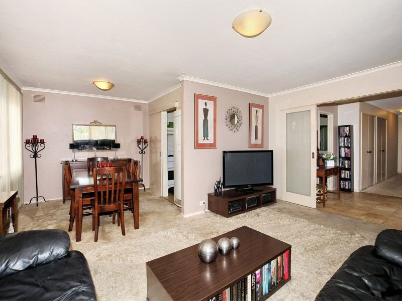 9 Costain Court, Gladstone Park VIC 3043