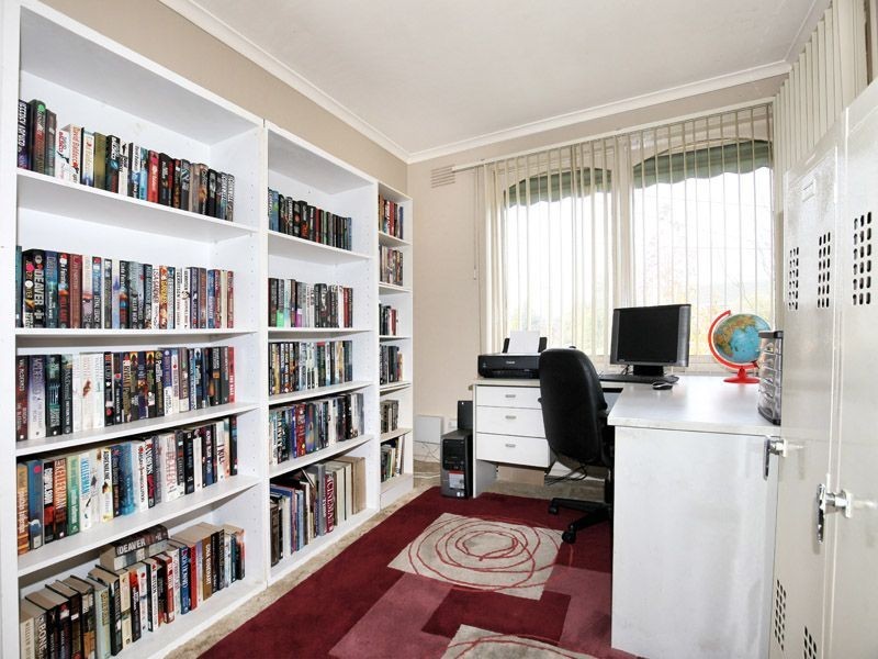 9 Costain Court, Gladstone Park VIC 3043