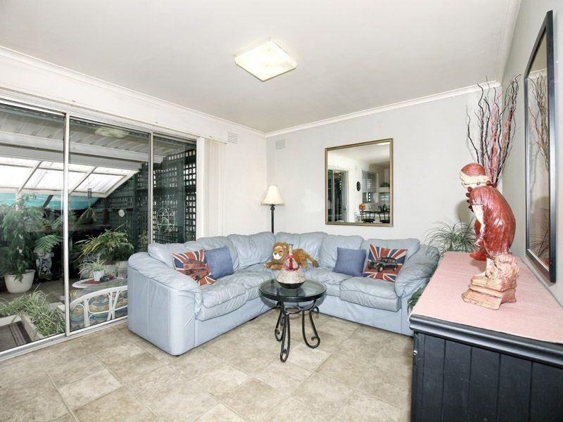 9 Costain Court, Gladstone Park VIC 3043