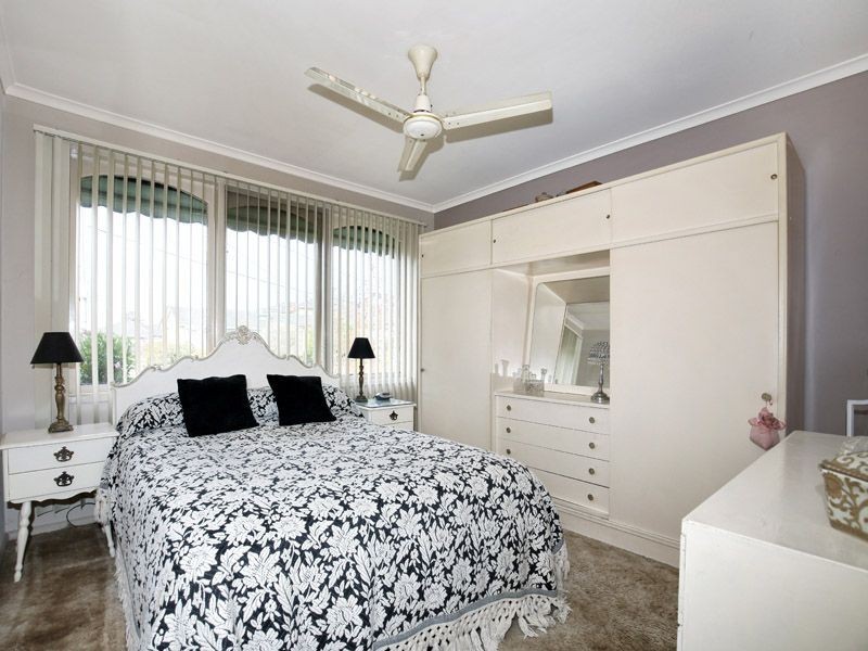 9 Costain Court, Gladstone Park VIC 3043