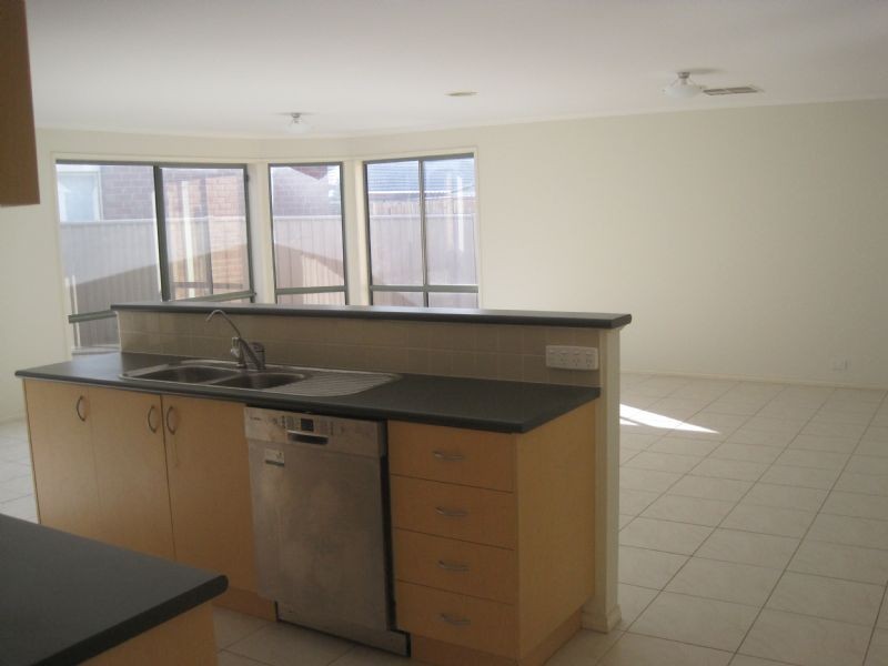 12 Mount Piper Rise, Craigieburn VIC 3064