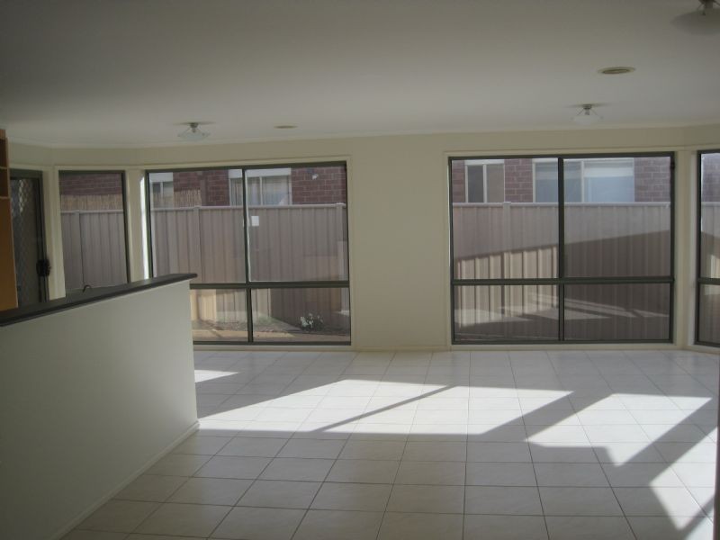 12 Mount Piper Rise, Craigieburn VIC 3064