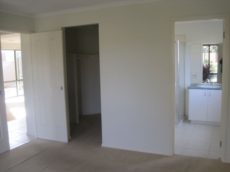 12 Mount Piper Rise, Craigieburn VIC 3064