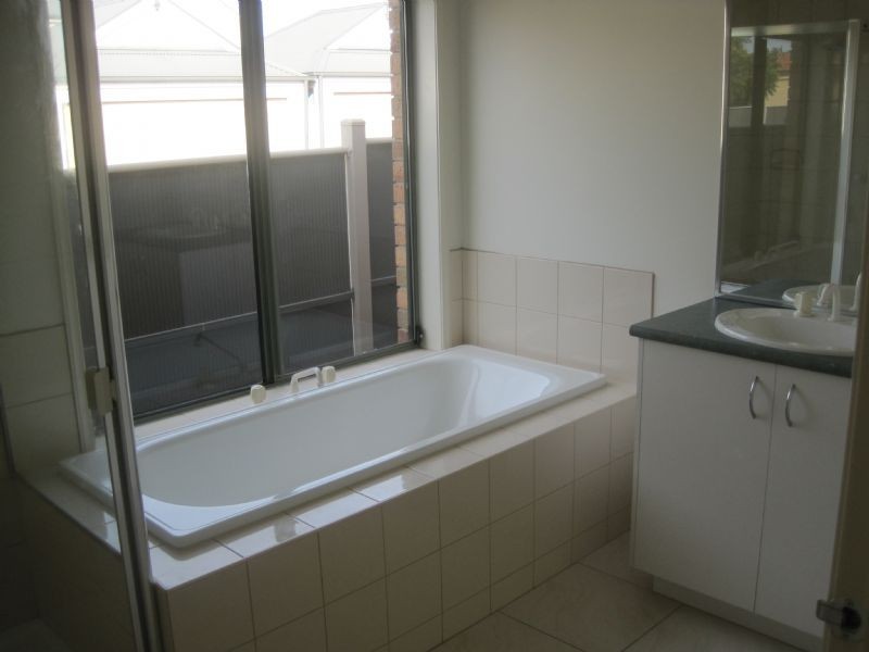 12 Mount Piper Rise, Craigieburn VIC 3064