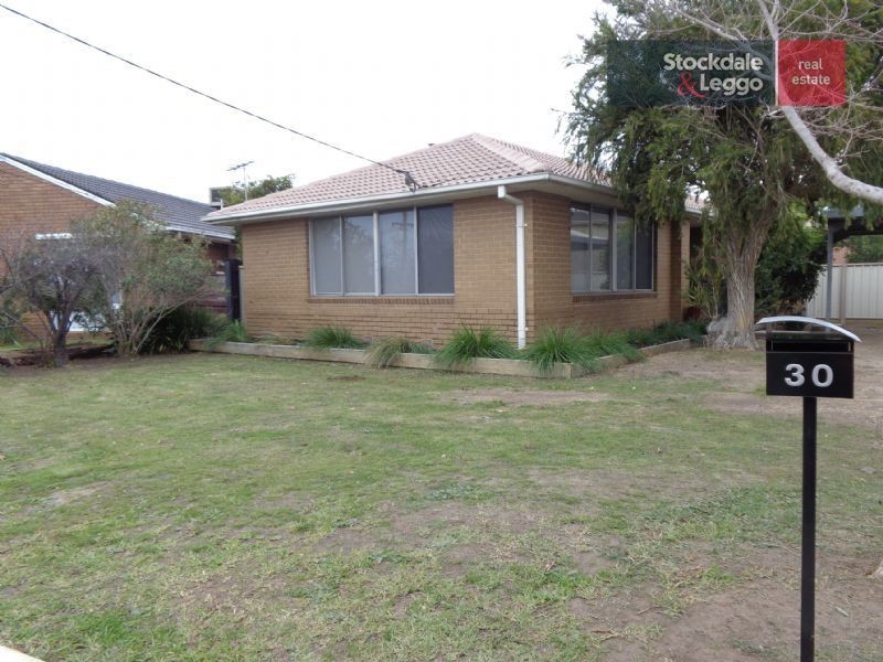 30 Katrina Drive, Gladstone Park VIC 3043