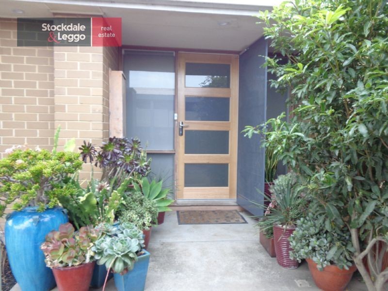 30 Katrina Drive, Gladstone Park VIC 3043