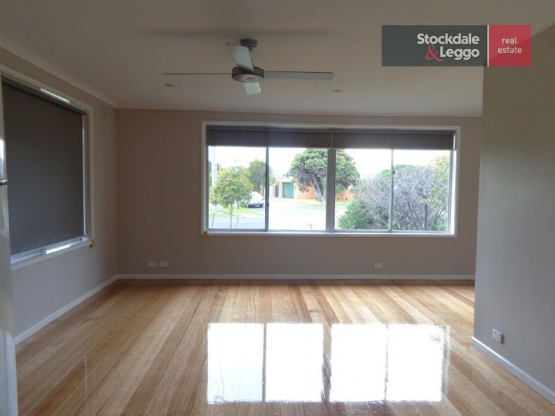 30 Katrina Drive, Gladstone Park VIC 3043