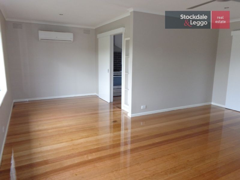 30 Katrina Drive, Gladstone Park VIC 3043