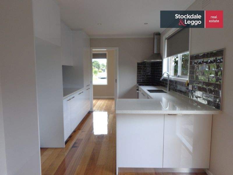 30 Katrina Drive, Gladstone Park VIC 3043