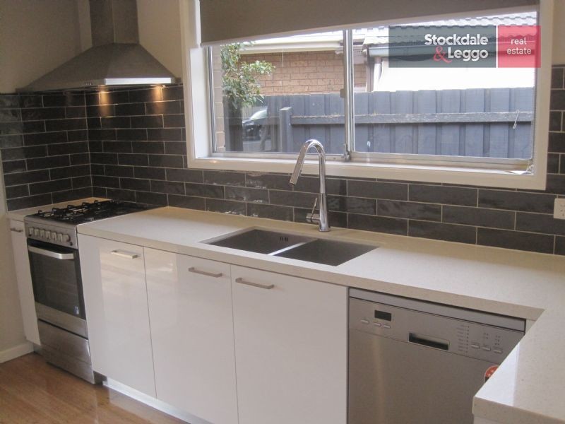 30 Katrina Drive, Gladstone Park VIC 3043