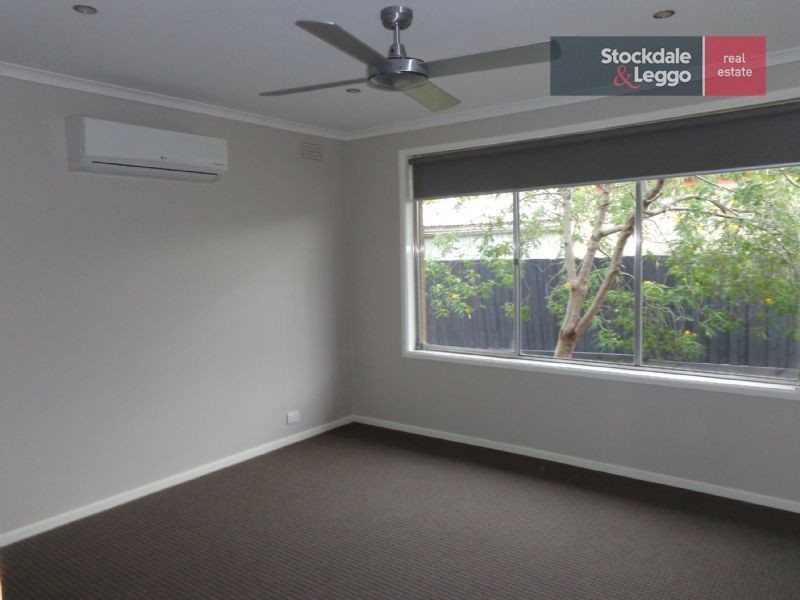 30 Katrina Drive, Gladstone Park VIC 3043