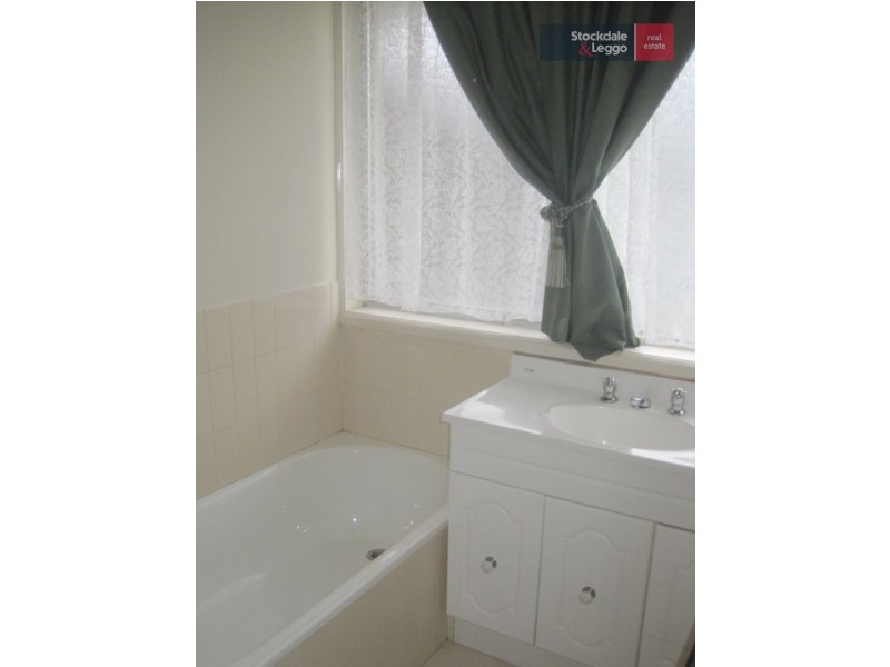 14 Hall Road, Gladstone Park VIC 3043